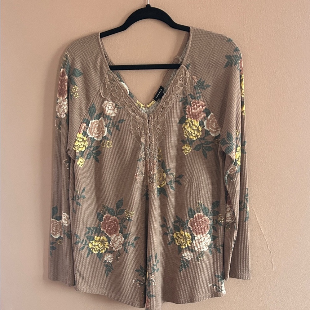 Woman’s Torrid size 1 top